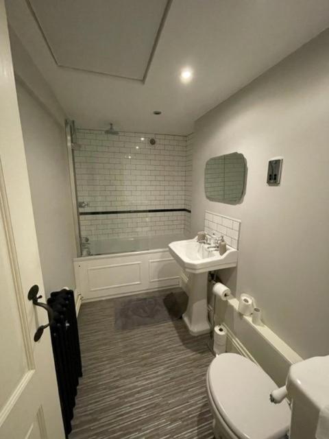 Woodpecker Holiday home West Bretton